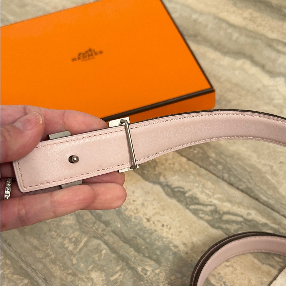 Authentic Hermes reversible tan gold/Pale Pink 24MM Belt Kit with original box - Picture 5 of 10